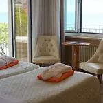 Palace מלון 4*