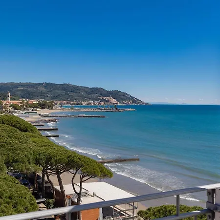 Palace Ξενοδοχείο 4*