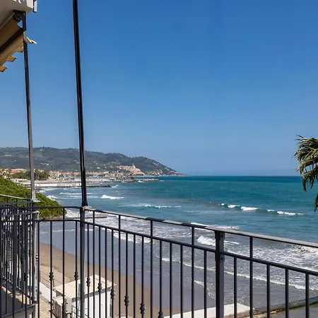 Palace Ξενοδοχείο 4*