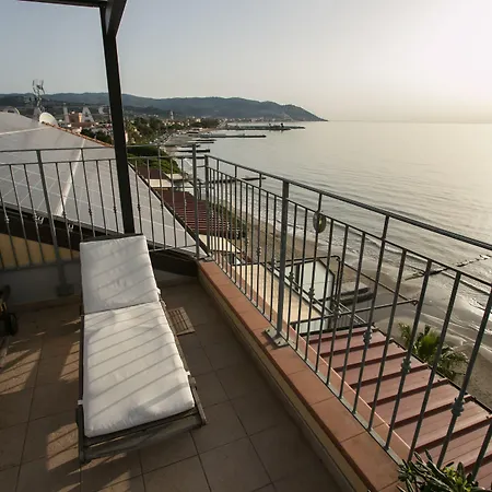 Palace 4* Ντιάνο Μαρίνα