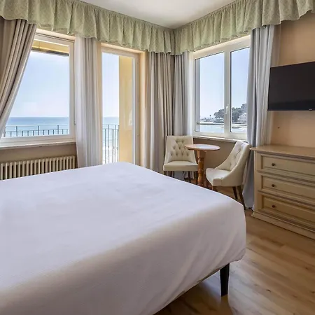 Palace Ξενοδοχείο 4*