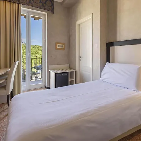 Palace Ξενοδοχείο 4*