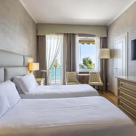 מלון Palace 4*