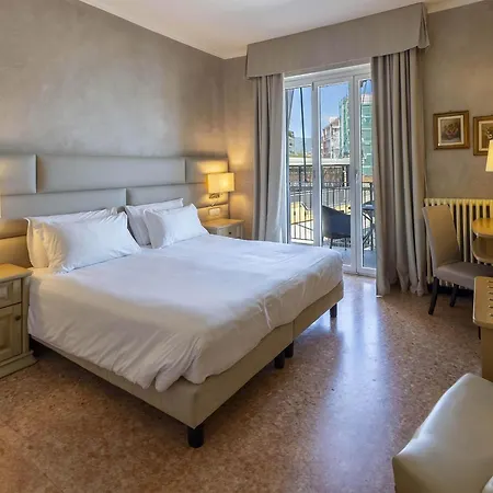 Palace 迪亚诺马里纳