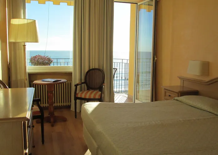 Palace 迪亚诺马里纳