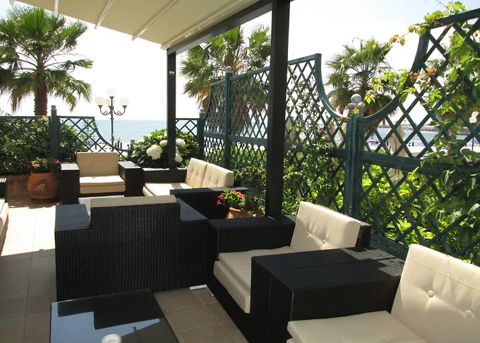 Palace 迪亚诺马里纳