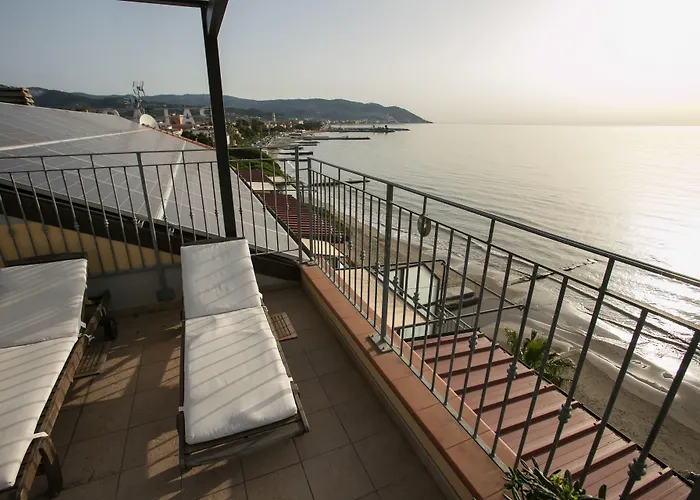 Palace 4* 迪亚诺马里纳