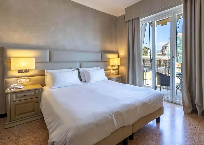 Palace 酒店 迪亚诺马里纳