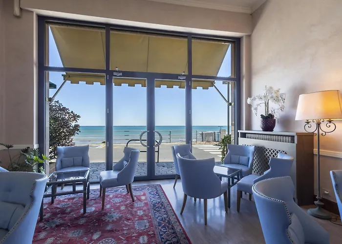 Palace 迪亚诺马里纳