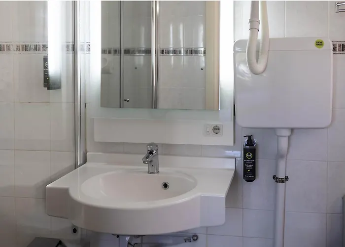 Palace 酒店 迪亚诺马里纳