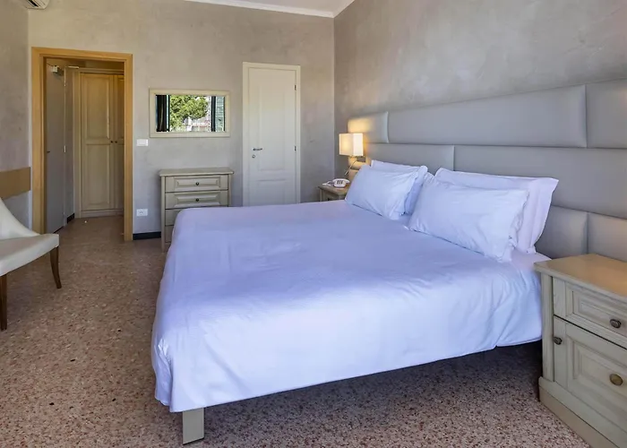 酒店 Palace 迪亚诺马里纳