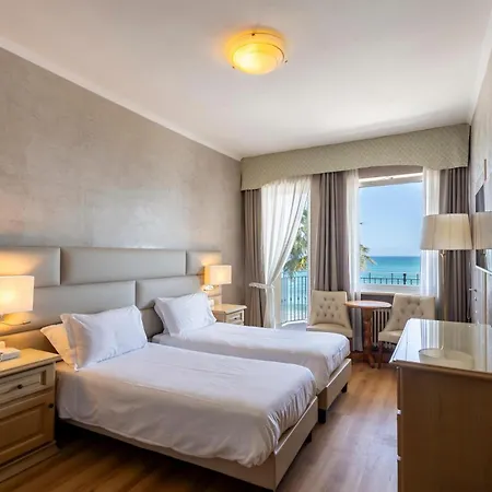 Palace 4* Діано-Марина