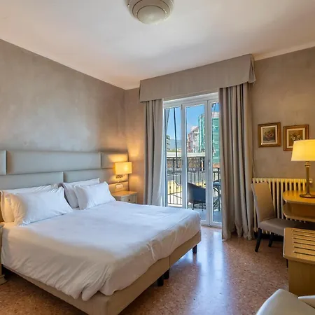 Отель Palace Диано-Марина