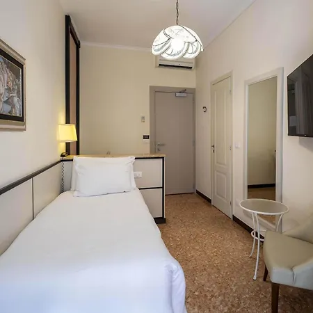 Отель Palace Диано-Марина