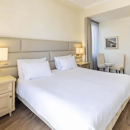 Palace 4* Диано-Марина