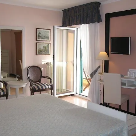 Palace 4* Діано-Марина
